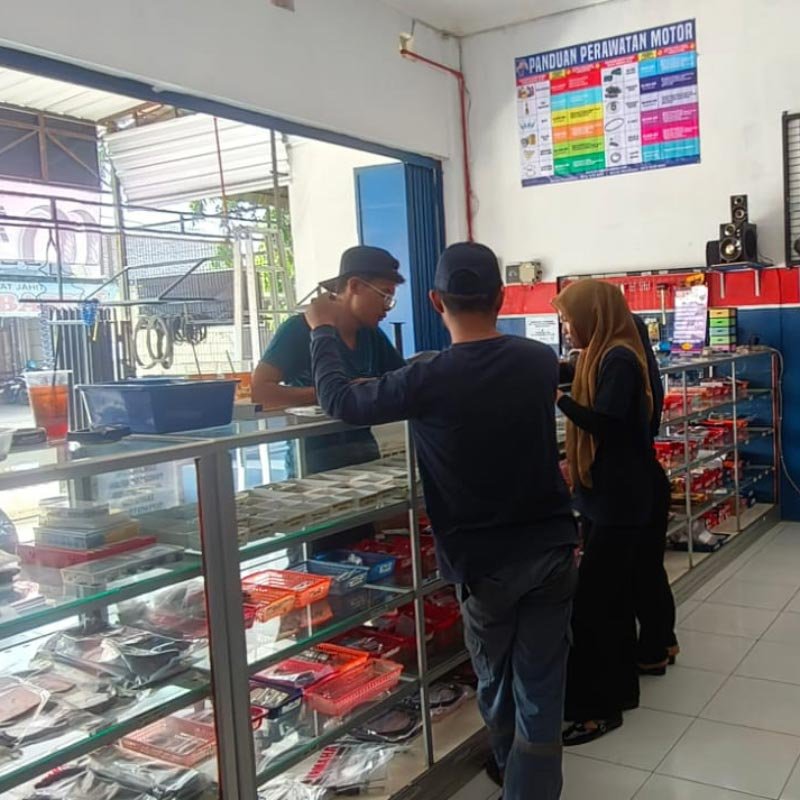 Pelayanan Terbaik Bengkel Motor Center